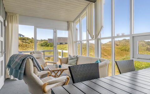 Elsamaria - 400M from the Sea: Bois, Meubles, Domicile, Sol, Design Intérieur, Porche, Chaise, Dur, Ombre, Tache De Bois