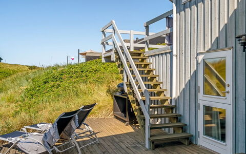 Elsamaria - 400M from the Sea: Bois, Escaliers, Planche, Dur, Plate-Forme, Balustrade, Balcon, Eco Hôtel, Boardwalk, Porche