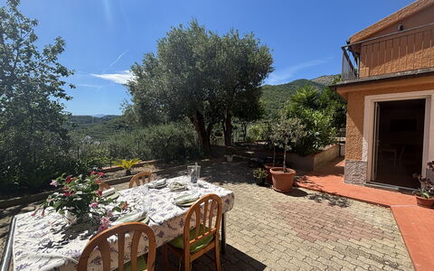 Il Fienile, Garden and Peacefull View: Montagnes Relief, Colline, Paysage, Zone Rurale, Chaîne De Montagnes, Station De Montagne, Pot De Fleur, Cour, Aménagement Paysager, Eco Hôtel