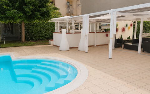 Villa Gertrude: Piscine, Recours, Mobilier De Jardin, Ombre, Loisir, Chaise, Eco Hôtel, Structure En Plein Air, Hôtel, Plante D'Appartement