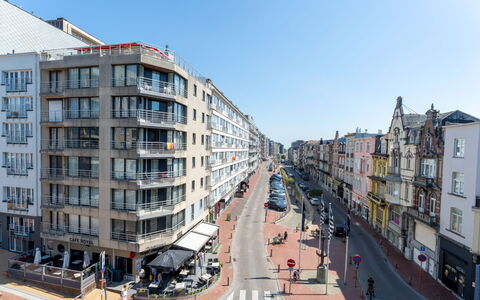 Zeewind Close to the Beach: Meubles, Design Intérieur, Sol, Sol, Table, Bois, Plafond, Chaise, Pièce, Canapé