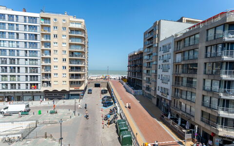 Zeewind Close to the Beach: Meubles, Design Intérieur, Sol, Sol, Table, Bois, Plafond, Chaise, Pièce, Canapé