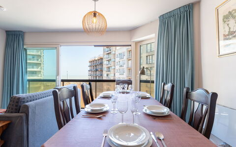 Zeewind Close to the Beach: Meubles, Design Intérieur, Sol, Sol, Table, Bois, Plafond, Chaise, Pièce, Canapé