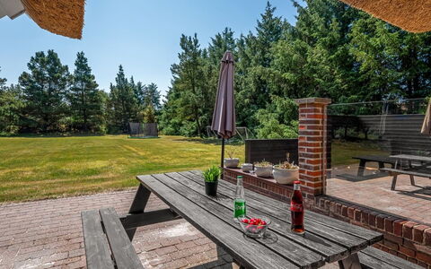 Gyrth - 2.8Km from the Sea: Meubles, Mobilier De Jardin, Lot Terre, Ombre, Tableau De Plein Air, Jardin, Chaise, Chalet, Aménagement Paysager, Pelouse