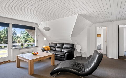 Gyrth - 2.8Km from the Sea: Design Intérieur, Plafond, Bois, Sol, Meubles, Sol, Parquet, Pièce, Domicile, Salon