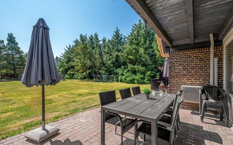 Gyrth - 2.8Km from the Sea: Ombre, Jardin, Mobilier De Jardin, Biens, Aménagement Paysager, Porche, Dur, Pelouse, Arrière-Cour, Chaise