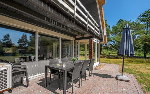 Gyrth - 2.8Km from the Sea: Porche, Domicile, Chalet, Biens, Ombre, Dur, Plate-Forme, Siding, Balcon, Aménagement Paysager