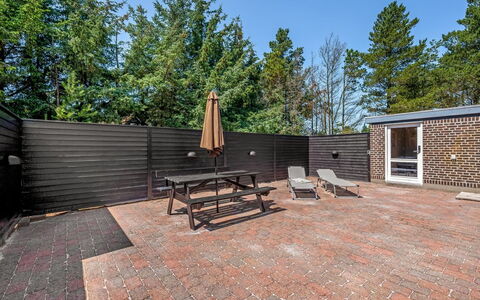 Gyrth - 2.8Km from the Sea: Bois, Domicile, Lot Terre, Brique, Jardin, Arrière-Cour, Chalet, Siding, Mobilier De Jardin, Cour