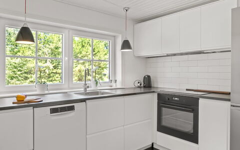 Eufemia - 2.8Km from the Sea: Cuisine, Sol, Bois, Comptoir, Design Intérieur, Sol, Appareil De Cuisine, Cabinetry, Evier, Robinet