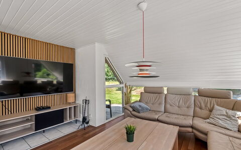 Eufemia - 2.8Km from the Sea: Design Intérieur, Bois, Plafond, Sol, Luminaire, Éclairage, Sol, Parquet, Salon, Électroménager