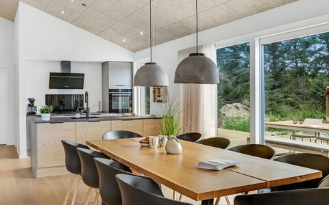 Huldrik - 900M from the Sea: Design Intérieur, Sol, Meubles, Bois, Sol, Luminaire, Plafond, Table Cuisine Et Salle A Manger, Chaise, Salle À Manger
