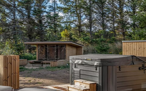 Huldrik - 900M from the Sea: Bois, Cabanon, Cabane En Rondins, Batiments Jardin, Dur, Tache De Bois, Planche, Jardin, Plate-Forme, Structure En Plein Air