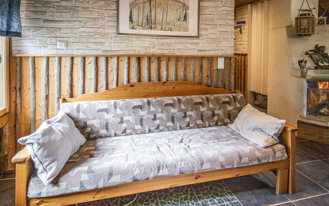 Ylläs 1: Meubles, Design Intérieur, Sol, Sol, Table, Bois, Plafond, Chaise, Pièce, Canapé