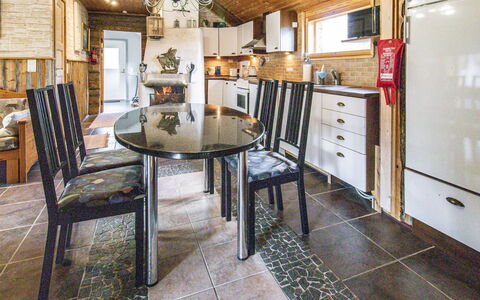 Ylläs 1: Meubles, Design Intérieur, Sol, Sol, Table, Bois, Plafond, Chaise, Pièce, Canapé