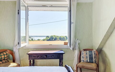 Le Kerguero: Meubles, Design Intérieur, Sol, Sol, Table, Bois, Plafond, Chaise, Pièce, Canapé