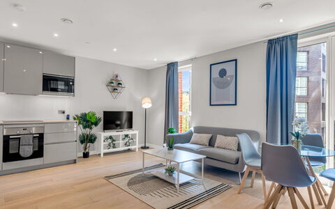 Elephant & Castle: Meubles, Design Intérieur, Sol, Sol, Table, Bois, Plafond, Chaise, Pièce, Canapé