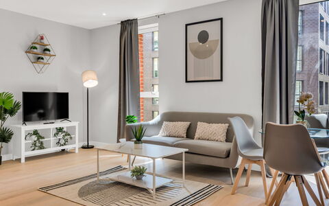 Elephant & Castle: Meubles, Design Intérieur, Sol, Sol, Table, Bois, Plafond, Chaise, Pièce, Canapé