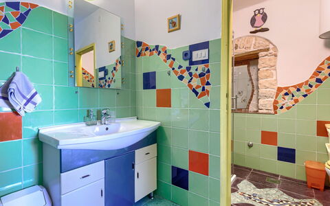 Nina: Bleu, Sol, Design Intérieur, Sol, Plafond, Luminaire Plomberie, Tuile, Pièce, Salle De Bains, Plomberie