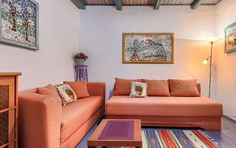 Nina: Meubles, Canapé, Design Intérieur, Mur, Sol, Sol, Bois, Salon, Appartement, Coussin