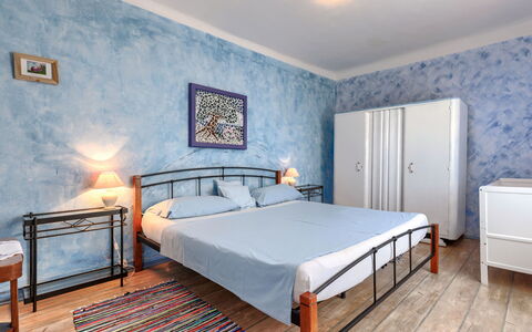 Helena: Meubles, Lit, Chambre, Design Intérieur, Sol, Sol, Drap De Lit, Literie, Bois, Pièce