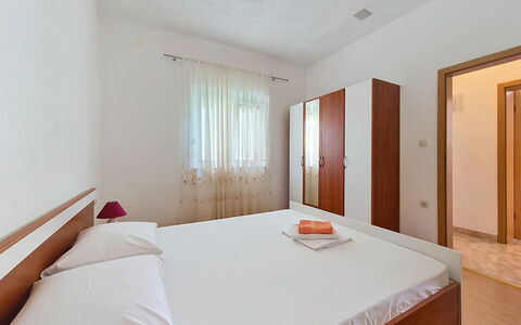 Marina 110: Meubles, Design Intérieur, Sol, Sol, Table, Bois, Plafond, Chaise, Pièce, Canapé
