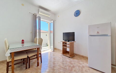 Marina 110: Meubles, Design Intérieur, Sol, Sol, Table, Bois, Plafond, Chaise, Pièce, Canapé