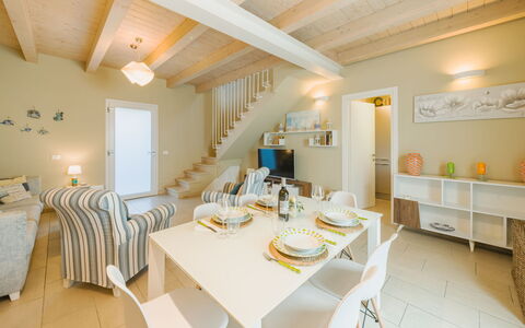 Casa delle Rondini: Meubles, Design Intérieur, Sol, Sol, Table, Bois, Plafond, Chaise, Pièce, Canapé