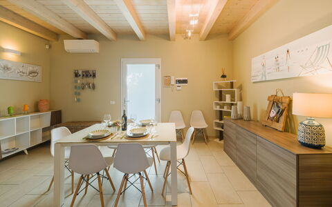 Casa delle Rondini: Meubles, Design Intérieur, Sol, Sol, Table, Bois, Plafond, Chaise, Pièce, Canapé