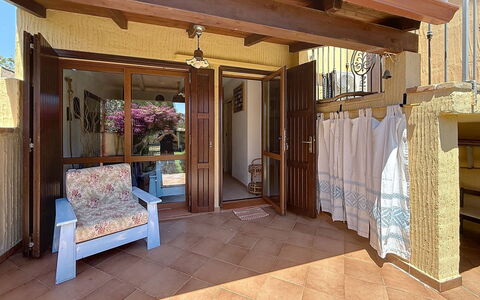 Villa Siria: Meubles, Design Intérieur, Sol, Sol, Table, Bois, Plafond, Chaise, Pièce, Canapé