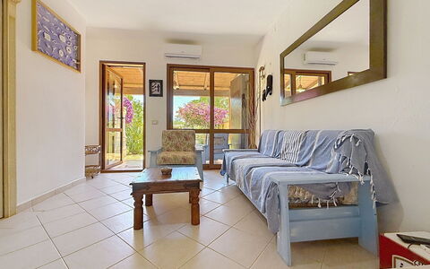 Villa Siria: Meubles, Design Intérieur, Sol, Sol, Table, Bois, Plafond, Chaise, Pièce, Canapé