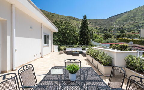 Quirat: Meubles, Design Intérieur, Sol, Sol, Table, Bois, Plafond, Chaise, Pièce, Canapé