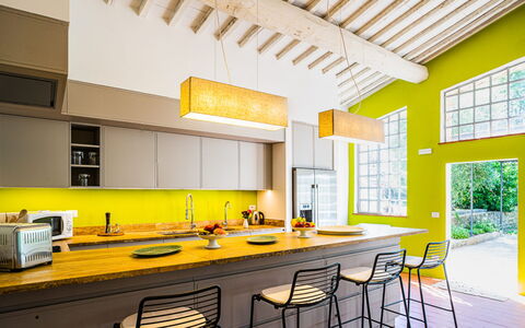 Borgo San Polino: Meubles, Design Intérieur, Cuisine, Sol, Comptoir, Plafond, Jaune, Bois, Sol, Éclairage