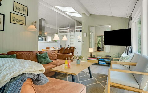 Anemette - 900M from the Sea: Meubles, Design Intérieur, Canapé, Sol, Salon, Bois, Plafond, Sol, Pièce