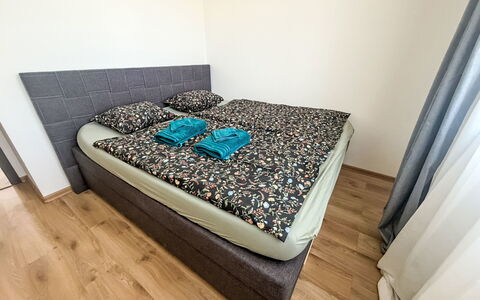 Horní Líšnice: Sol, Chambre, Sol, Lit, Linge, Pièce, Literie, Cadre De Lit, Parquet, Drap De Lit