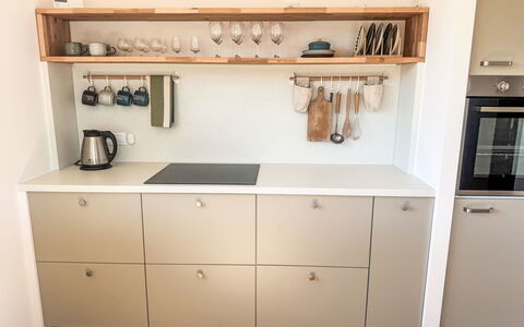 Horní Líšnice: Sol, Bois, Cuisine, Design Intérieur, Cabinetry, Meubles, Sol, Comptoir, Appareil De Cuisine, Éclairage