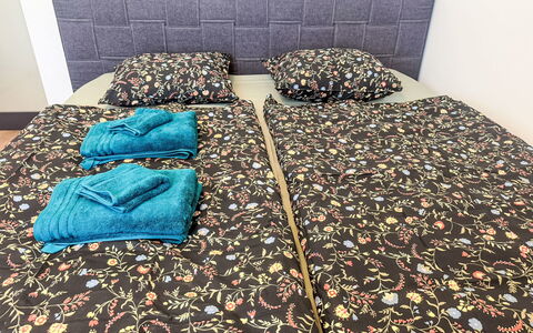 Horní Líšnice: Chambre, Linge, Lit, Textile, Literie, Drap De Lit, Sol, Sol, Cadre De Lit, Meubles