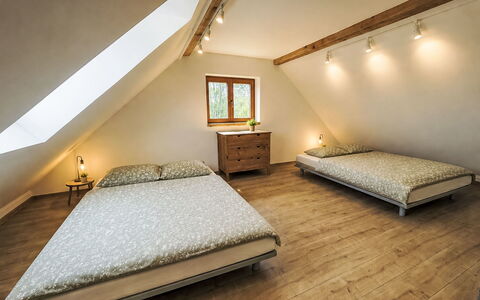 Horní Líšnice: Design Intérieur, Sol, Lit, Sol, Chambre, Bois, Plafond, Meubles, Parquet, Pièce