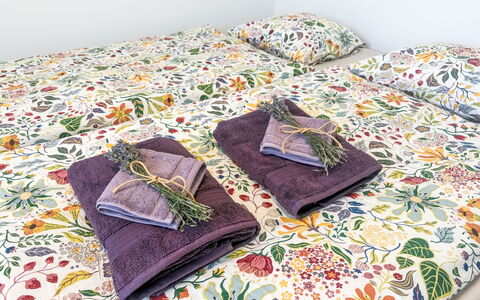 Horní Líšnice: Linge, Drap De Lit, Jaune, Chambre, Textile, Meubles, Design Intérieur, Sol, Literie, Lit