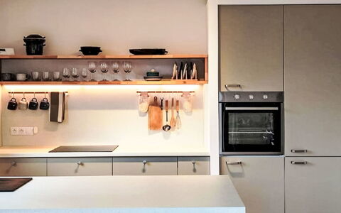 Horní Líšnice: Design Intérieur, Cuisine, Meubles, Bois, Comptoir, Luminaire, Plafond, Appareil De Cuisine, Éclairage, Sol