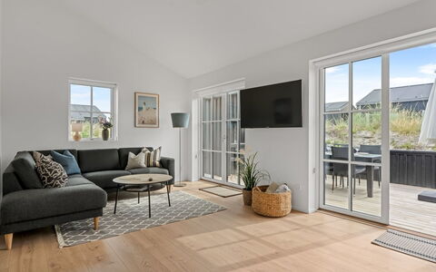 Karoliina - 500M from the Sea: Sol, Parquet, Bois, Sol, Design Intérieur, Revêtement De Sol Stratifié, Domicile, Dur, Canapé, Salon