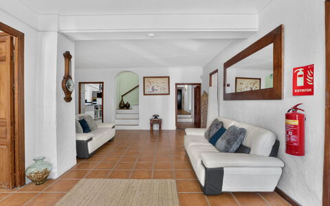 La Buena Vida: Meubles, Design Intérieur, Sol, Sol, Canapé, Bois, Plafond, Pièce, Salon, Table