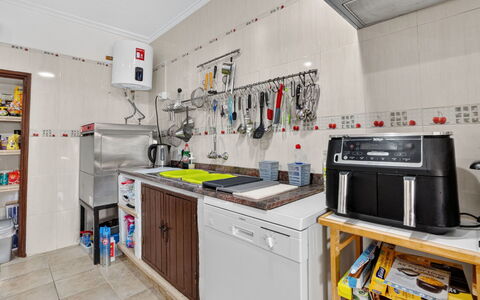 La Buena Vida: Cuisine, Principaux Appliance, Appareil De Cuisine, Sol, Design Intérieur, Comptoir, Sol, Éclairage, Électroménager, Pièce