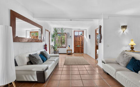 La Buena Vida: Meubles, Sol, Sol, Design Intérieur, Canapé, Bois, Plafond, Salon, Pièce, Table