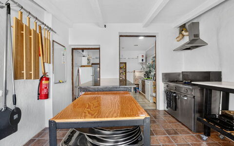 La Buena Vida: Sol, Bois, Meubles, Plafond, Sol, Design Intérieur, Cuisine, Éclairage, Principaux Appliance, Comptoir