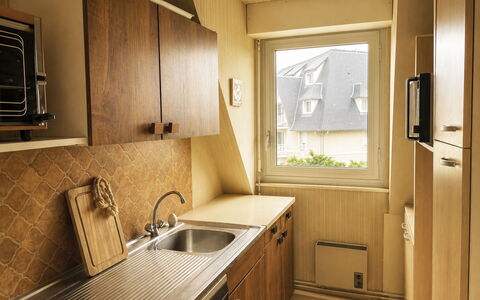 Les Guillemots: Bois, Cuisine, Evier, Comptoir, Évier, Cabinetry, Marron, Luminaire Plomberie, Robinet, Plomberie