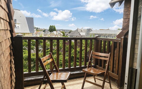 Les Guillemots: Bois, Appartement, Balcon, Dur, Tache De Bois, Porche, Balustre, Daylighting, Lumber, Planche