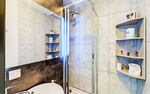 Résidence de la Mer: Design Intérieur, Luminaire Plomberie, Sol, Salle De Bains, Sol, Plomberie, Pièce, Robinet, Évier, Plafond