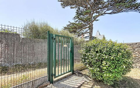 Résidence de la Mer: Porte, Arbuste, Clôture, Accueil Escrime, Le Fer, Jardin, Aménagement Paysager, Escrime Wire, Haie, Pelouse