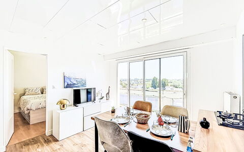 Résidence de la Mer: Appartement, Sol, Plafond, Pièce, Parquet, Daylighting, Hôtel, Appartement Penthouse, Luminaire, Salon