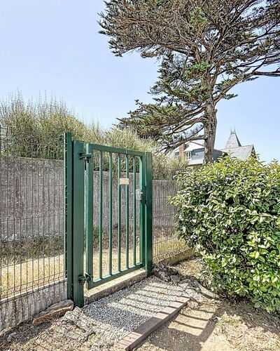 Résidence de la Mer: Porte, Arbuste, Clôture, Accueil Escrime, Le Fer, Jardin, Aménagement Paysager, Escrime Wire, Haie, Pelouse